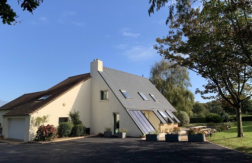 Penvenan House | PORT-BLANC, LARGE COMFORTABLE HOUSE, GARDEN, COVERED SWIMMING POOL, SEA VIEW