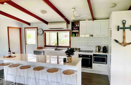 Port Elliot House | Port Elliot Coastal Cottage - 18 Handby Street,