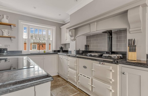 Medbourne House | Port Hill House with Heated Outdoor Pool