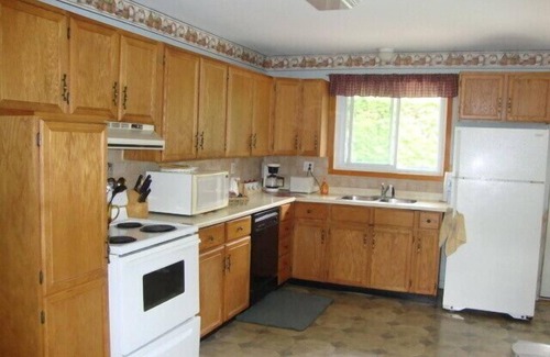 Port Hope House | Port Hope Six Bedroom Furnished Home - Ontario, Canada