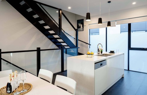 Port Melbourne House | Port Melbourne 3-level TH *FreeParking *Smart TV