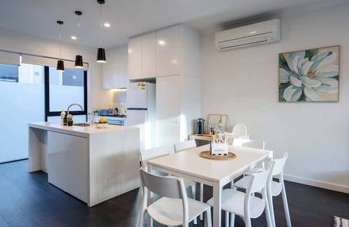 Port Melbourne House | Port Melbourne 3-level TH *FreeParking *Smart TV