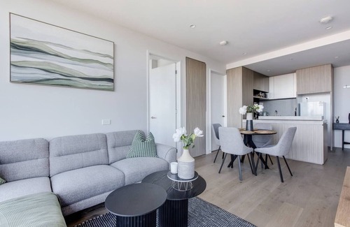 Port Melbourne Apartment | Port Panorama A Stunning Resort style Stay