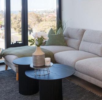 Port Melbourne Apartment | 'Port Panorama' A Stunning Resort-style Stay