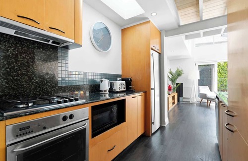 Port Melbourne House | Port Paradiso Summary