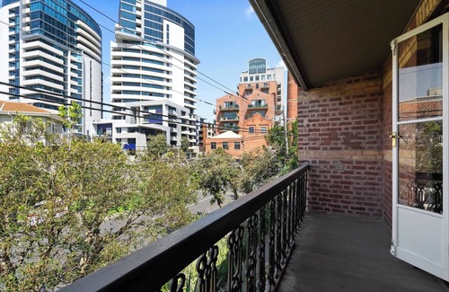 Port Melbourne House | Port Paradiso Summary