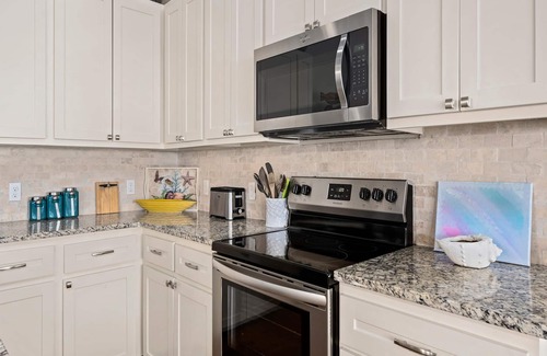 City-by-the Sea House | Port Royal Dream | Pet Friendly, Canal Views, Pool