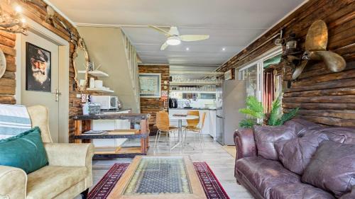 Shelly Beach House | Port Royale Beach Cottage