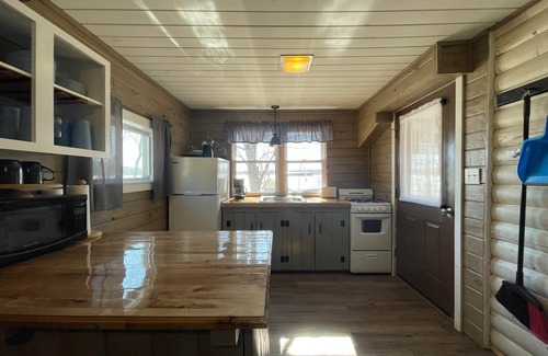Portage Lake Cabin | Portage Lakeside Cabins, The Fishing Shack