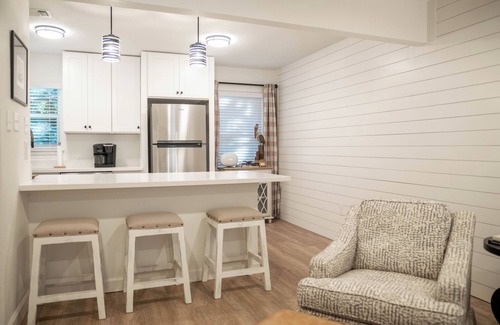 Biloxi Condo | Porter #6 - Perfect location with Pool & Golf Cart! - near Beach and Downtown!