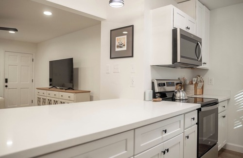 Biloxi Condo | Porter #6 - Perfect location with Pool & Golf Cart! - near Beach and Downtown!