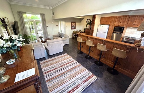 Albury Apartment | Porters Cottage Garden