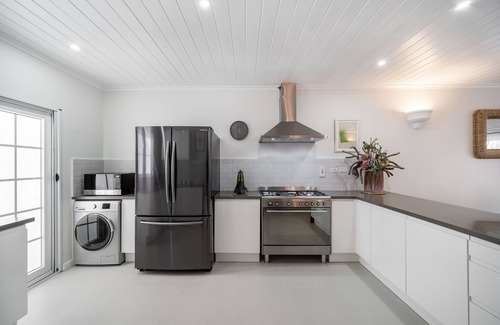 Porters Villa | Porters Gate 19 Summer Specials 2025 Pay 6 stay 7 | Near Ocean - Located in Stunning Reeds Bay with House Cleaning Included