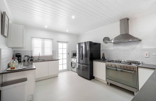 Porters Villa | Porters Gate 19 Summer Specials 2025 Pay 6 stay 7 | Near Ocean - Located in Stunning Reeds Bay with House Cleaning Included