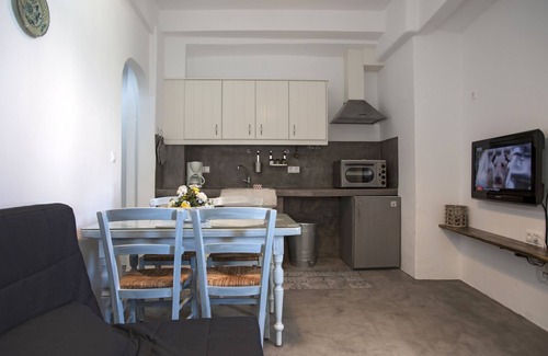 Parikia Apartment | Portes View House