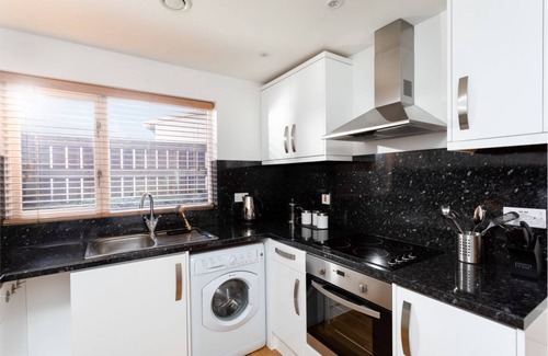 Porthtowan Cabin | Porthtowan Lodge eco-home, short walk to beach and coastal path.
