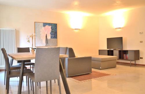 Treviso Apartment | Portico Oscuro Deluxe Apartment - centro città
