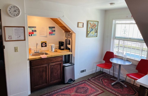 Nob Hill House | Portland International Guesthouse