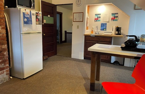 Nob Hill House | Portland International Guesthouse