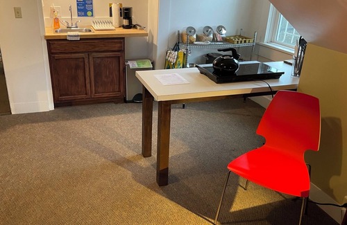 Nob Hill House | Portland International Guesthouse