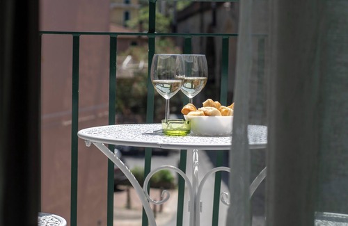 Moneglia House | PORTOBELLO ROOM WITH PVT BATH & KITCHNETTE aMoneglia| 2min walk to the beach