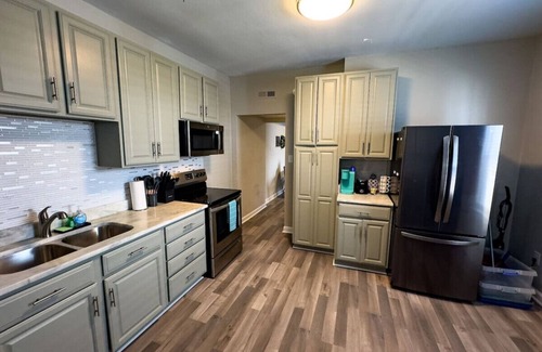 Portsmouth House | Portsmouth 2BR/1BA Getaway