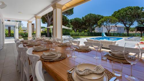 Quarteira Villa | Portuguese mansion close to marina, golf and beach.