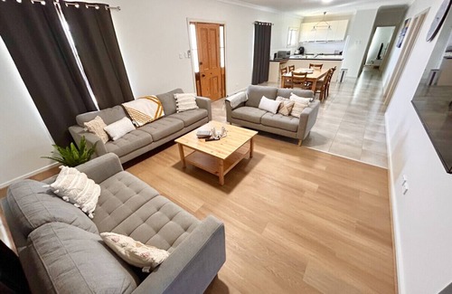 Moonta Bay Apartment | Poseidon`s Oasis - Entire Home - Moonta Bay