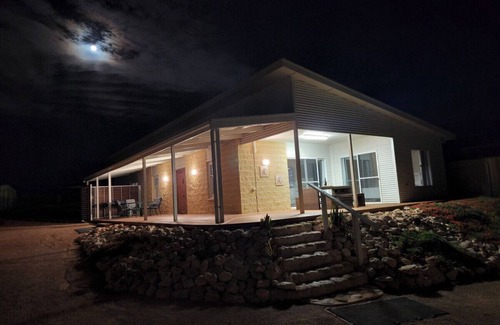 Moonta Bay Apartment | Poseidon`s Oasis - Entire Home - Moonta Bay
