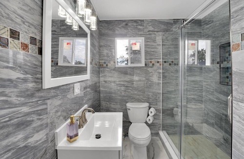 Vauxhall House | Posh Comfort Cottage