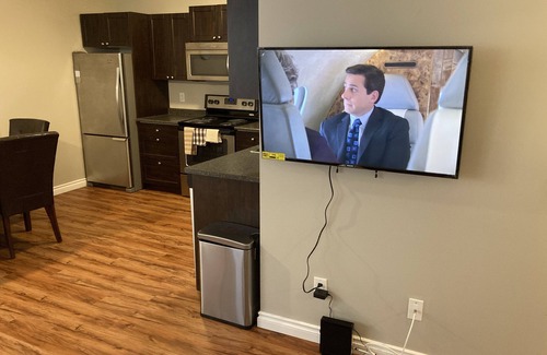 Farmington Apartment | ❤️ Posh, cozy, bright suite ✔Netflix ✔Full Kitchen