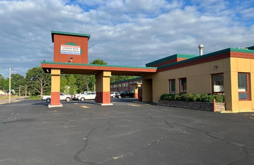 Wisconsin Rapids Hotel | Posh Inn & Suites