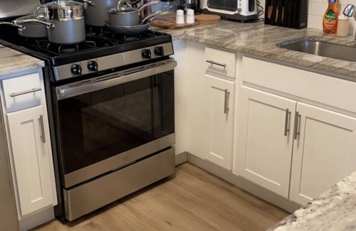 Carteret House | Posh Luxurious Getaway w/Rental Car + Garaged parking