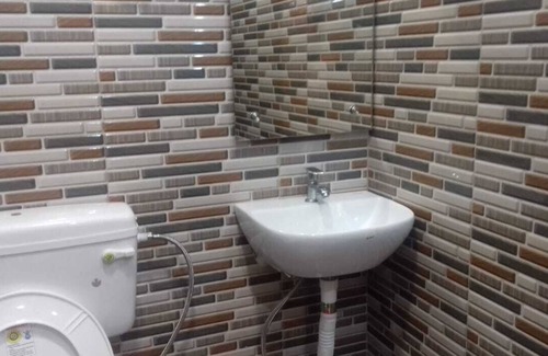 South Extension House | Posh south delhi foreigners place luxury room with kitchen