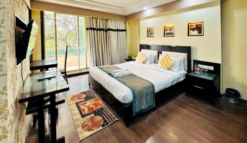 DLF Phase 3 Hotel | Posh Suites - Golf Course Road