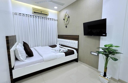 Borivali West Villa | Posh Villa - 4 Bedroom w chef/WIFI upto 13 people