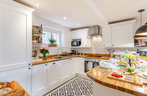 Richmond House | Potters Cottage - Two Bedroom House, Sleeps 4