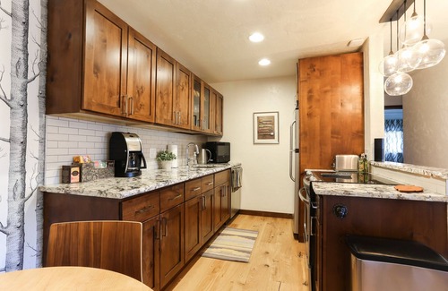 Avon Condo | POW HAUS: Modern Beaver Creek 2BR w/Ski Access