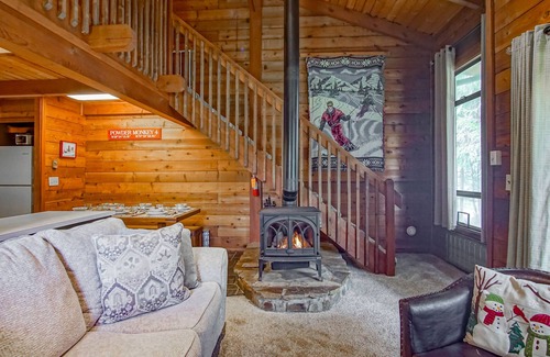 Snowshoe House | Powder Monkey 4: 2 Bedrooms Plus Sleeping Loft, 2 Full Baths: Slope Side