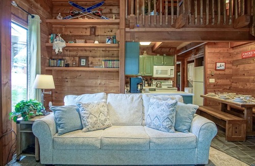 Snowshoe House | Powder Monkey 4: 2 Bedrooms Plus Sleeping Loft, 2 Full Baths: Slope Side