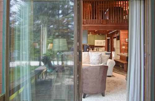 Snowshoe House | Powder Monkey 4: 2 Bedrooms Plus Sleeping Loft, 2 Full Baths: Slope Side