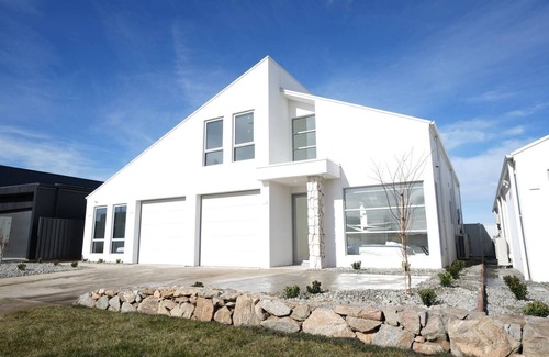 Jindabyne House | Powder Peaks 2A