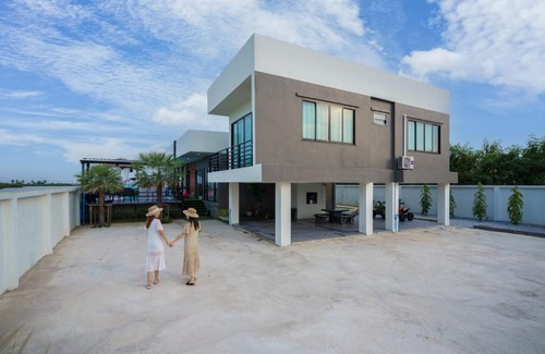 Khum Thong House | pplakepool