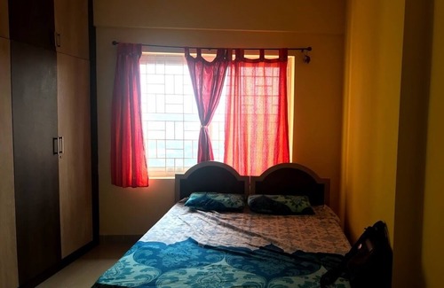 Yeshwanthpur Apartment | Private room in Luxury Apartment near Orion Mall