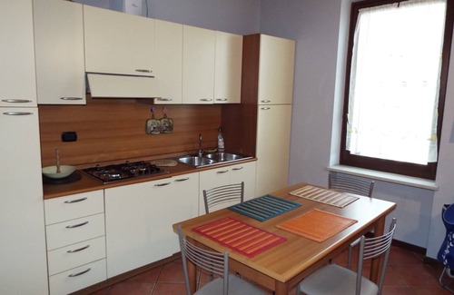 Borgo Roma Apartment | Practical comfortable apartment in the center and station, free Wi-Fi