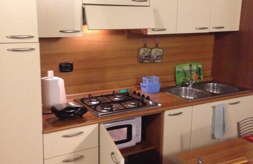 Borgo Roma Apartment | Practical comfortable apartment in the center and station, free Wi-Fi