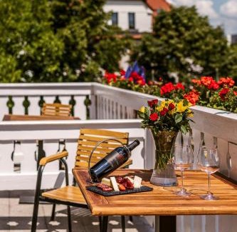 Suchdol Hotel | Prague Hotel Carl Inn restaurant & Free Parking