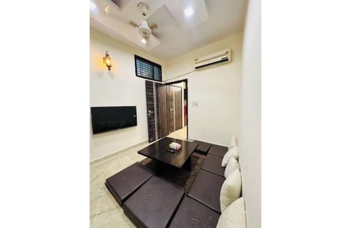 Delhi Cantonment Apartment | Prahar Homes with PS 5 Setup