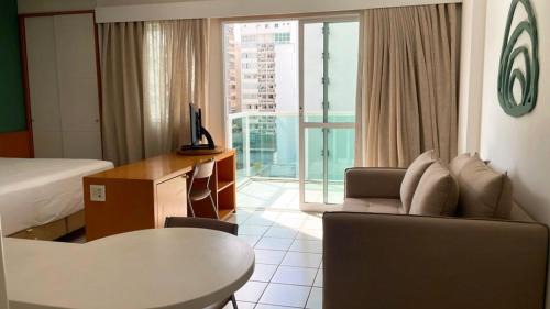 Praia do Canto Apartment | Praia do Canto Apart Hotel - Apto 405 - Varanda Lateral com Vista Mar