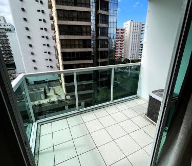 Praia do Canto Apartment | Praia do Canto Apart Hotel - Apto 405 - Varanda Lateral com Vista Mar